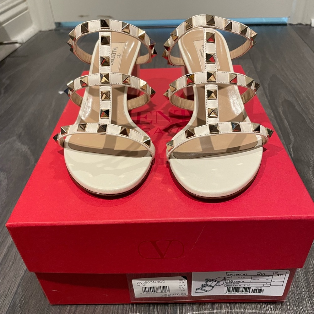ROCKSTUD CALFSKIN LEATHER SLIDE SANDAL 60 MM